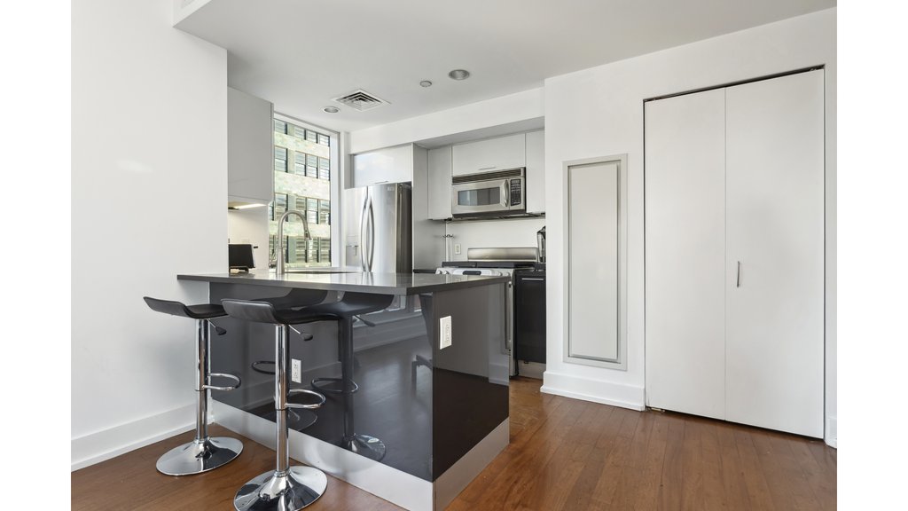 350 West 42nd Street, Unit 20F photo 4