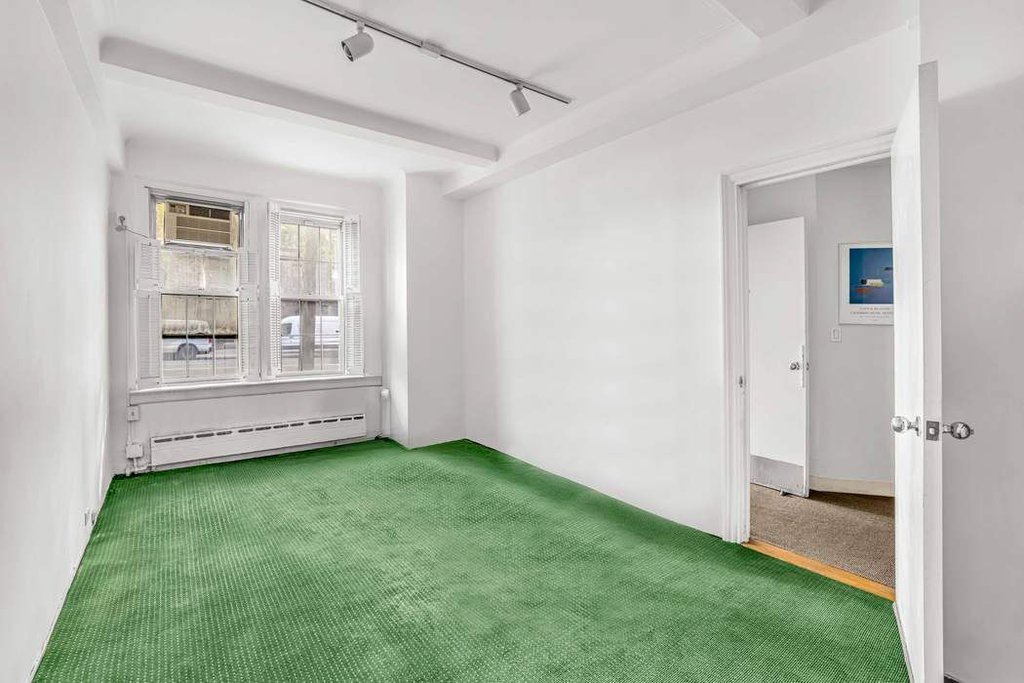 410 East 57th Street, Unit 1A photo 4