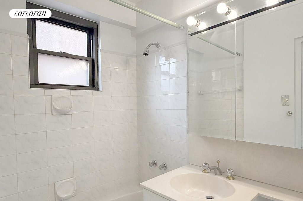 301 East 64th Street, Unit 2G photo 8