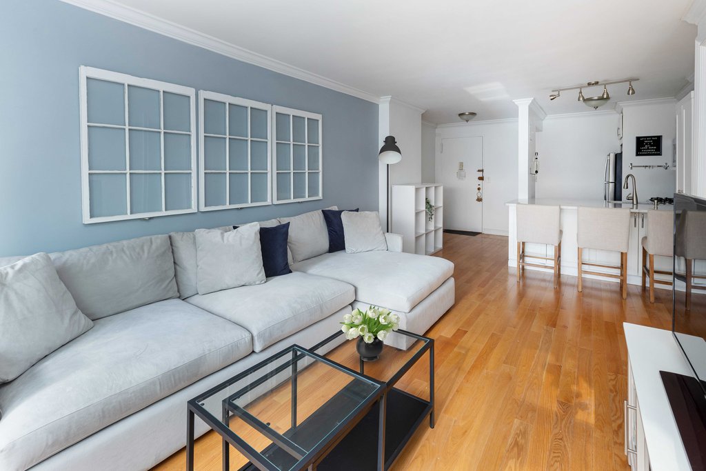 153 East 57th Street, Unit 6G photo 2