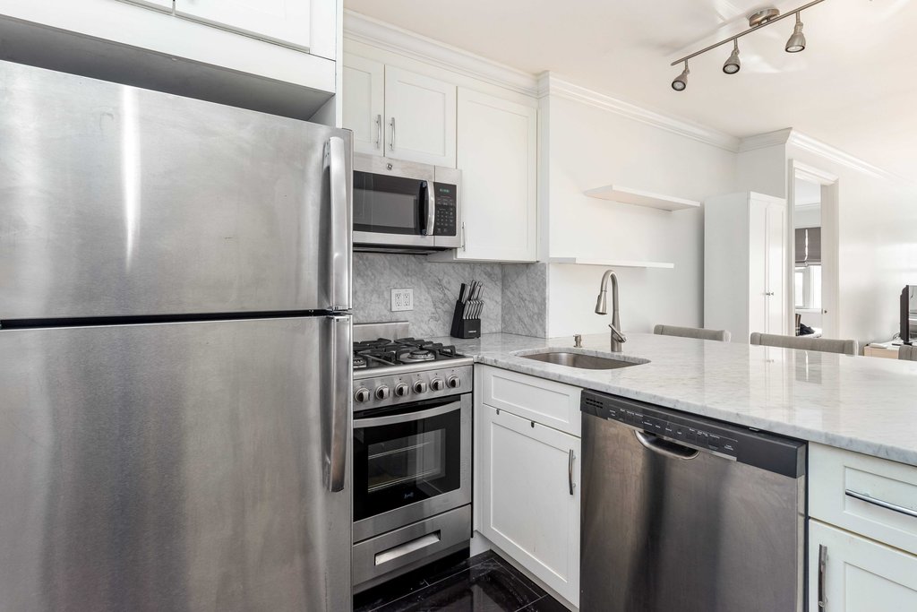 153 East 57th Street, Unit 6G photo 5
