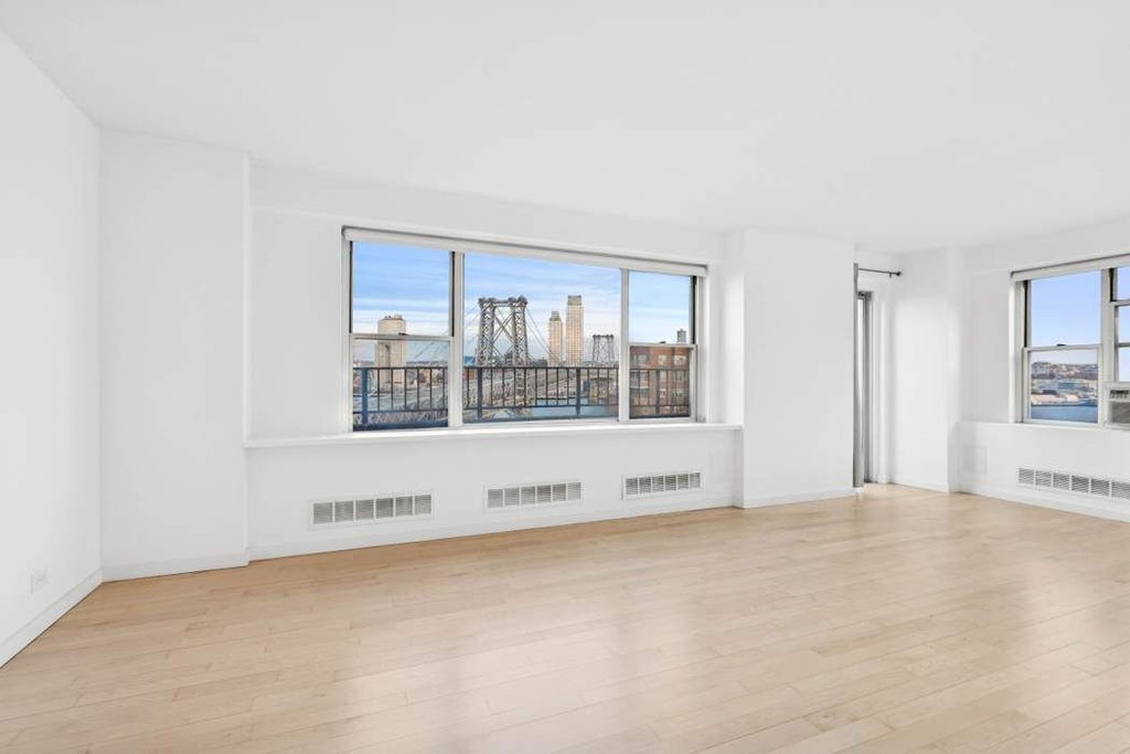 570 Grand Street, Unit J2004 photo 2