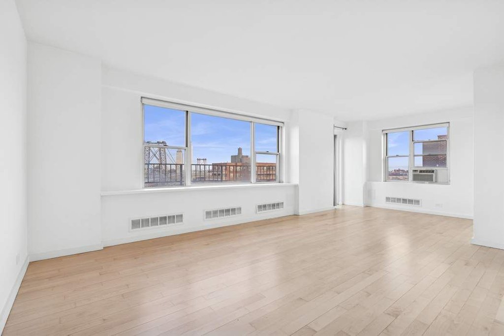 570 Grand Street, Unit J2004 photo 7