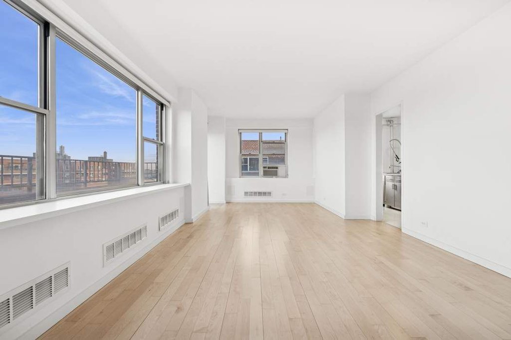 570 Grand Street, Unit J2004 photo 8