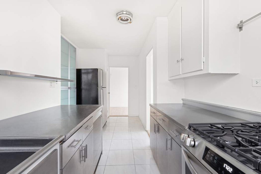 570 Grand Street, Unit J2004 photo 10