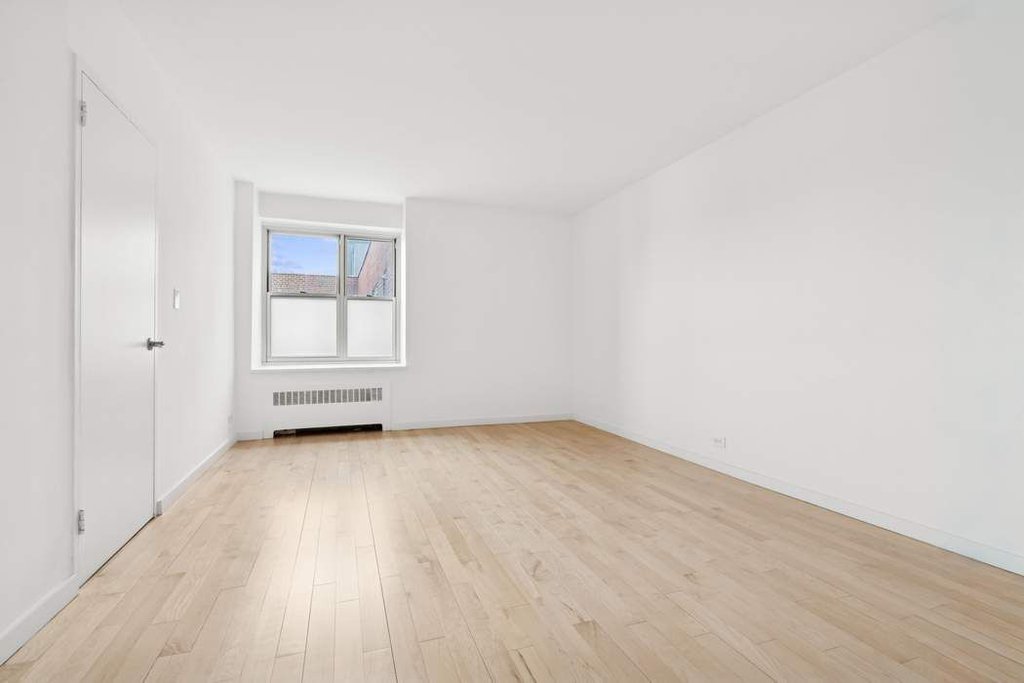 570 Grand Street, Unit J2004 photo 14