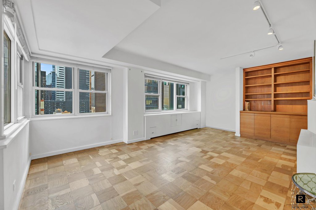 153 East 57th Street, Unit 21B photo 2