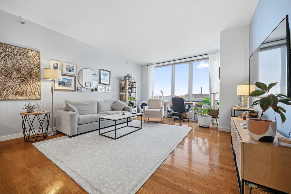 5-49 Borden Avenue, Unit J6 photo 3