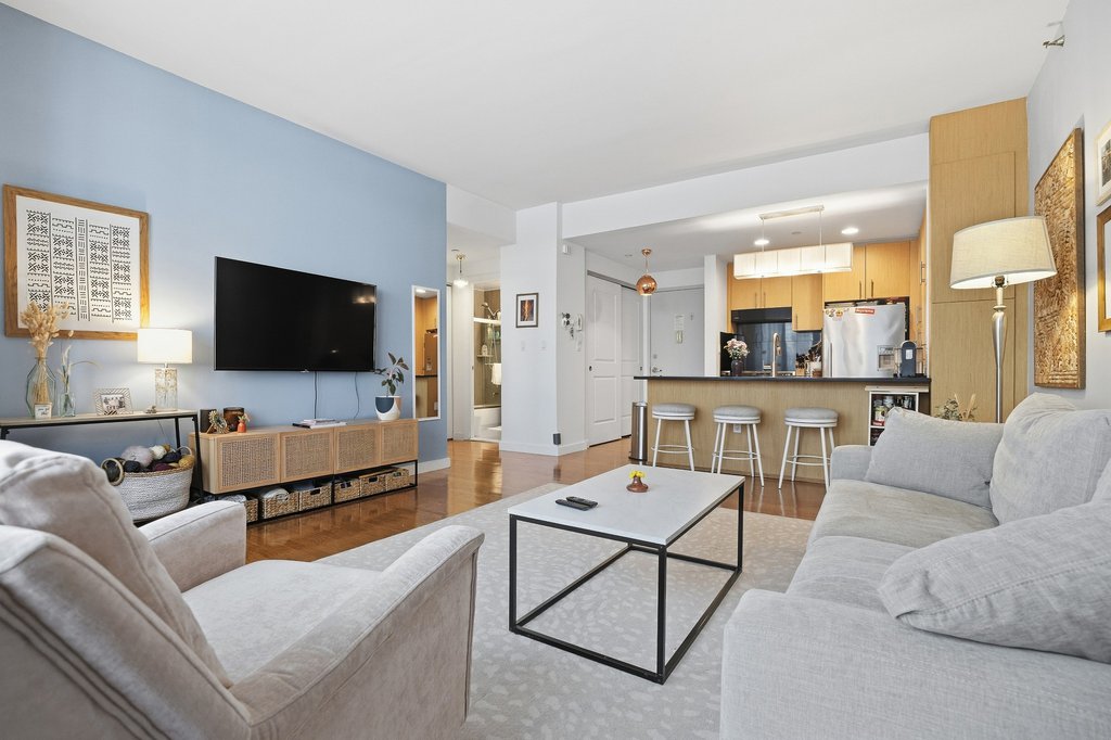 5-49 Borden Avenue, Unit J6 photo 4