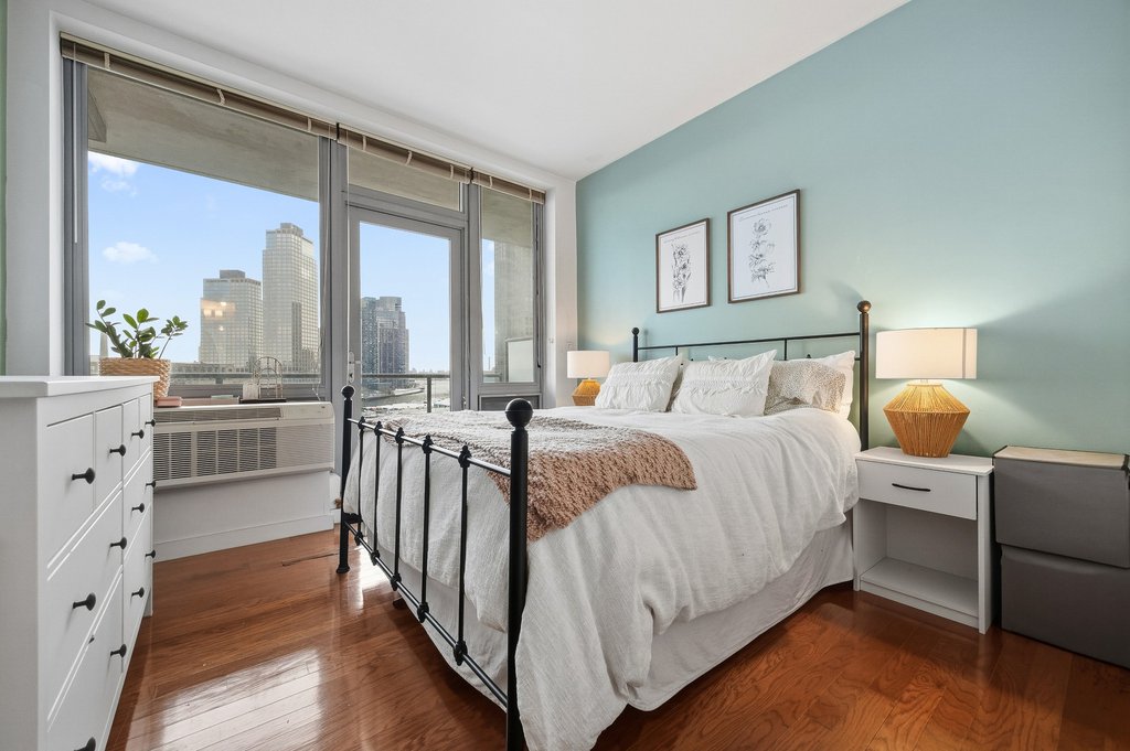 5-49 Borden Avenue, Unit J6 photo 6