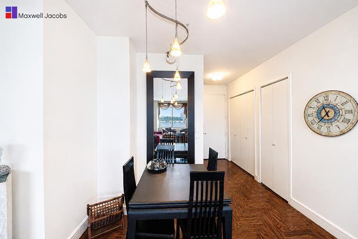 200 Riverside Boulevard, Unit 10L photo 3