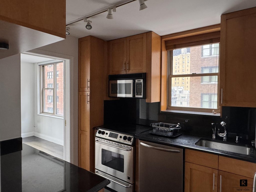 137 East 36th Street, Unit 6G photo 8