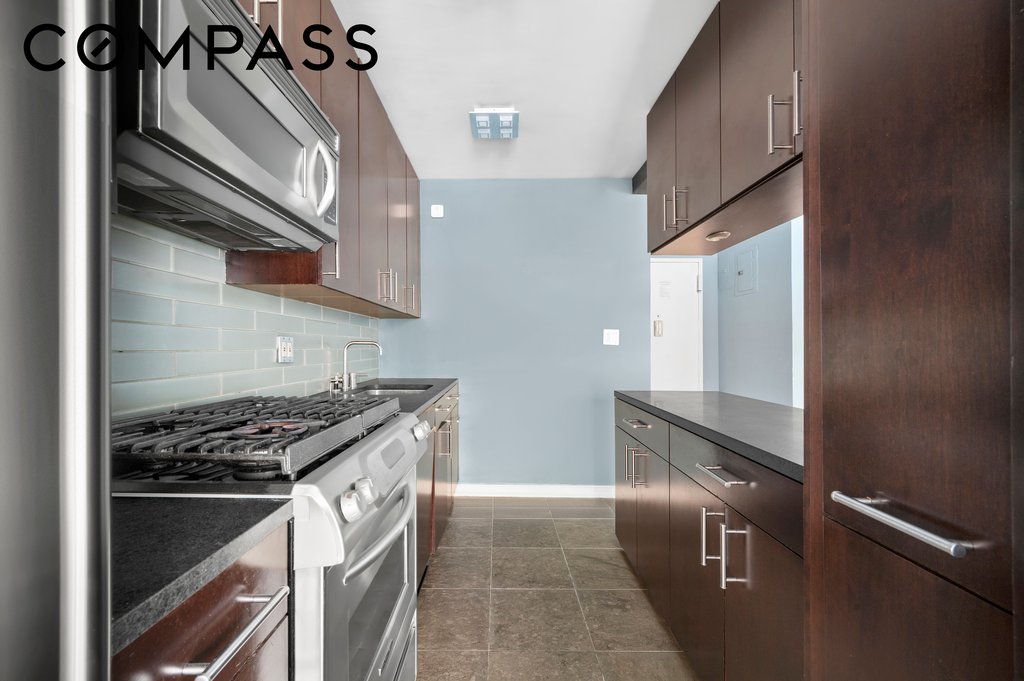 392 Central Park West, Unit 2N photo 3