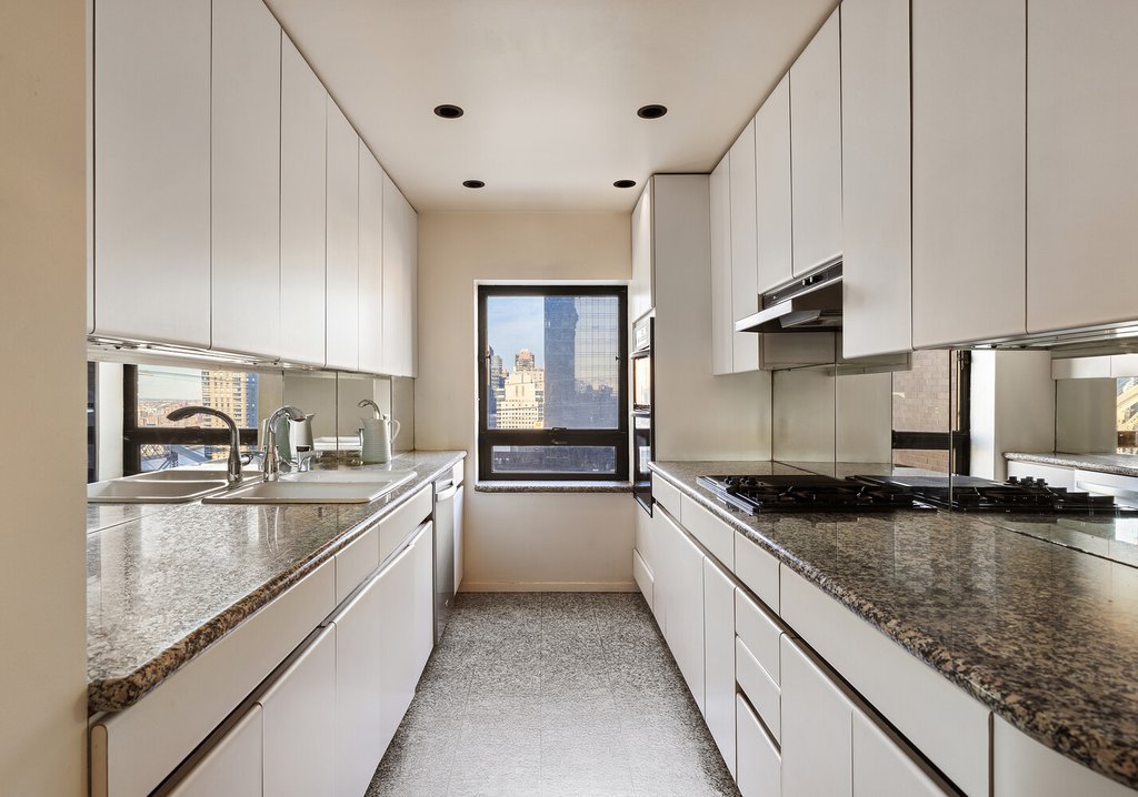 425 East 58th Street, Unit 22H photo 12