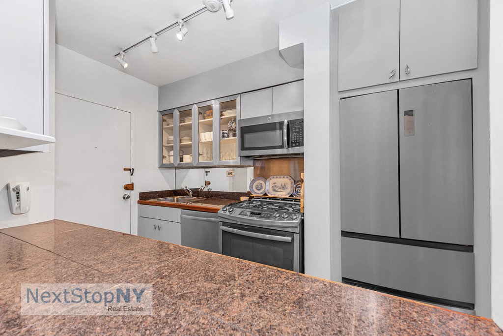 60 Sutton Place South, Unit 8GN photo 6