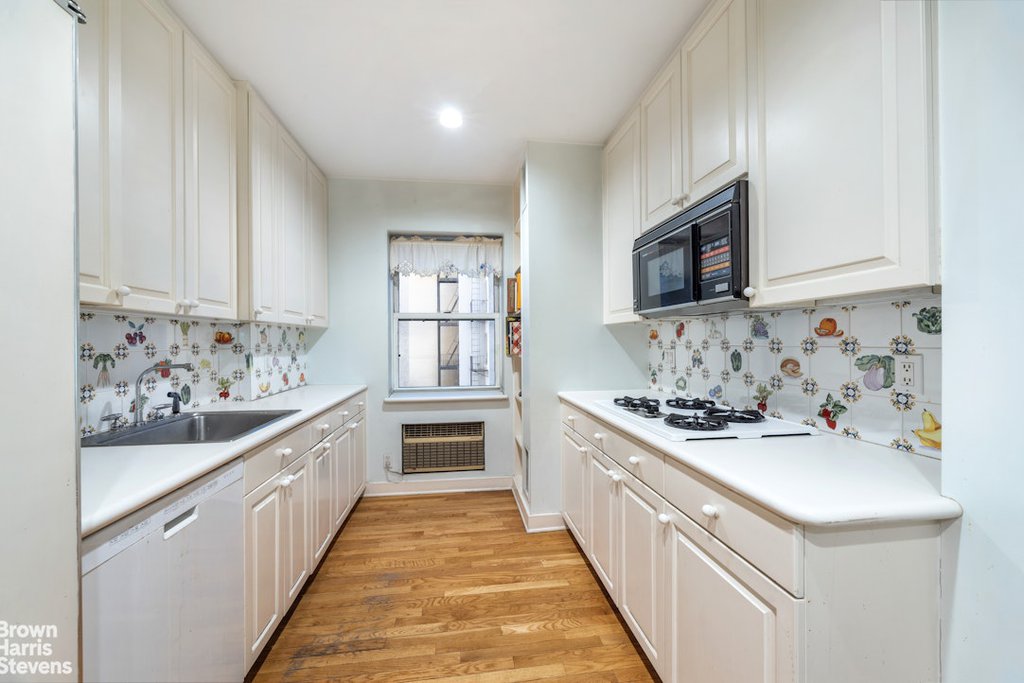 1075 Park Avenue, Unit 3D photo 8
