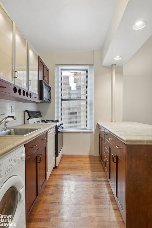 515 Edgecombe Avenue, Unit 41 photo 4