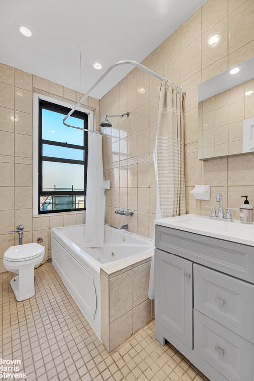 825 Walton Avenue, Unit 5G photo 7
