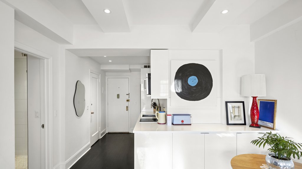 24 Fifth Avenue, Unit 1609 photo 5