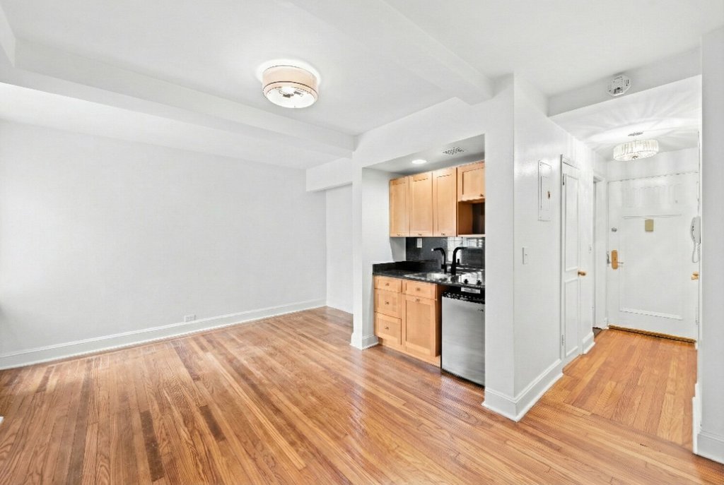 25 Tudor City Place, Unit 1009 photo 2