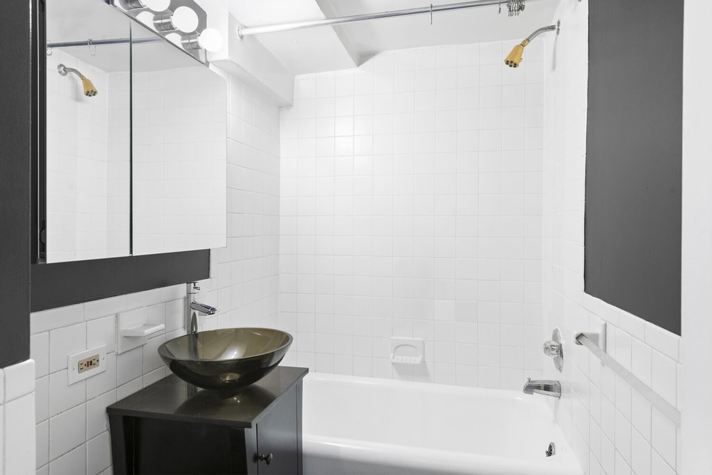 25 Tudor City Place, Unit 1009 photo 5