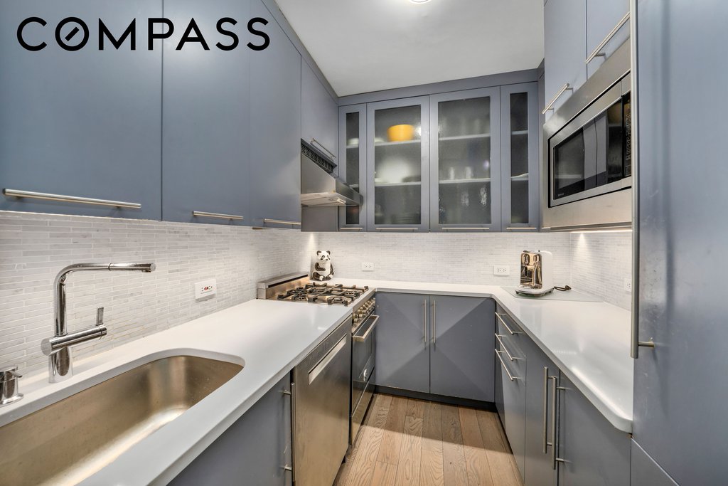 50 Sutton Place South, Unit 2A photo 4