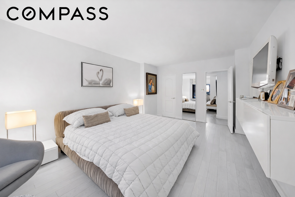 50 Sutton Place South, Unit 2A photo 5