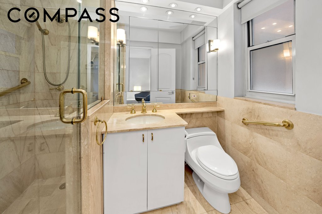 50 Sutton Place South, Unit 2A photo 6
