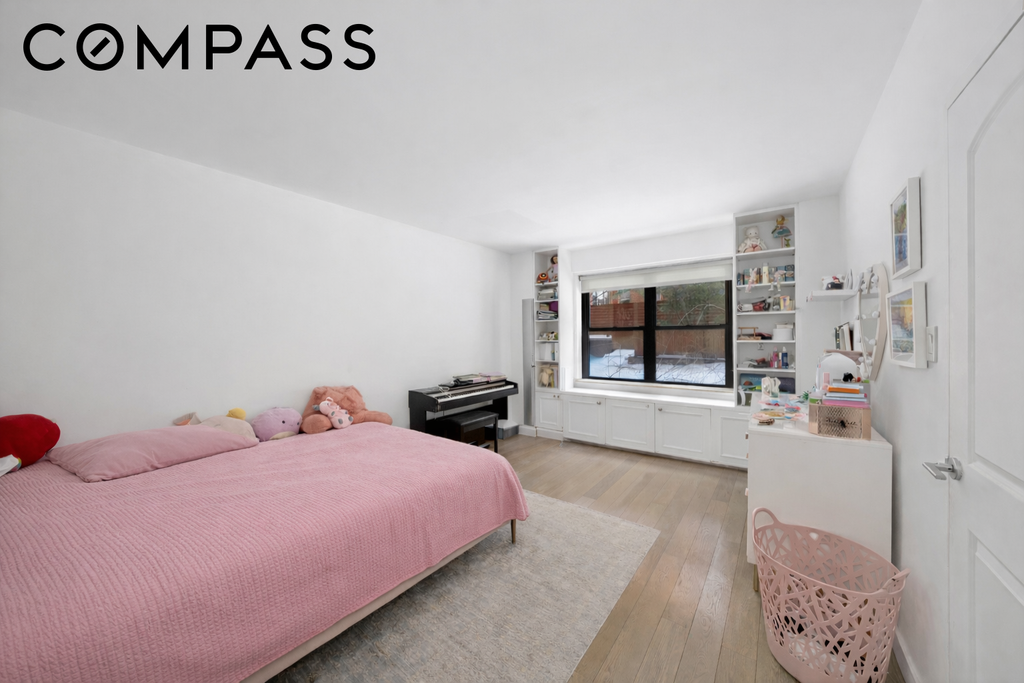 50 Sutton Place South, Unit 2A photo 9