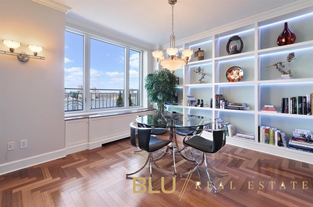 220 Riverside Boulevard, Unit 16L photo 2