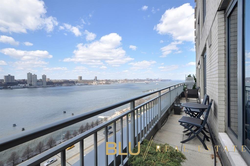 220 Riverside Boulevard, Unit 16L photo 4