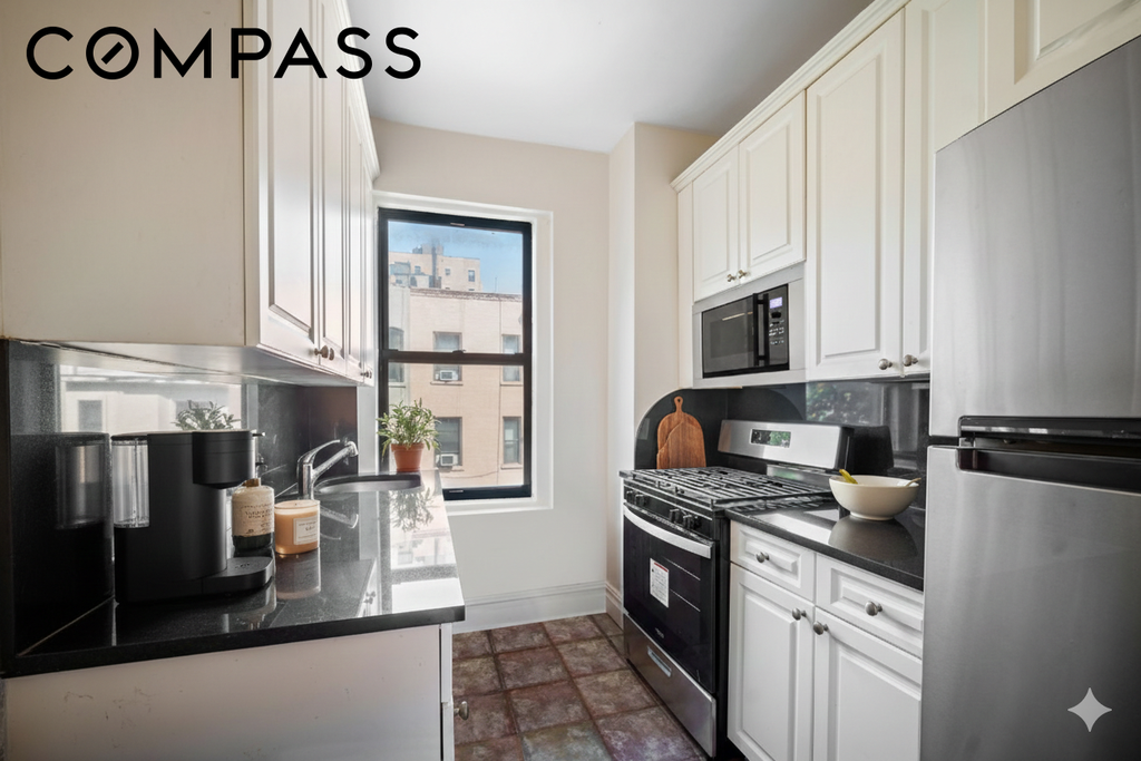 690 Riverside Drive, Unit 3F photo 7