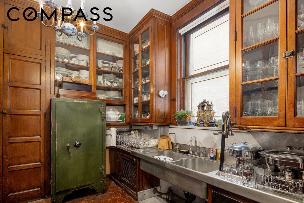 21 East 81st Street – For Sale photo 11