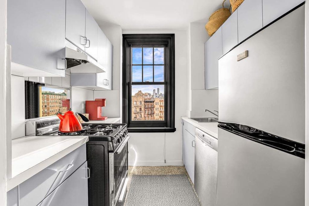 299 West 12th Street, Unit 7F photo 4