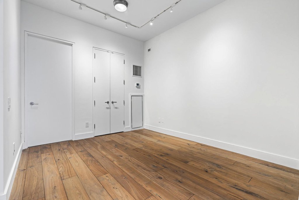 27-28 Thomson Avenue, Unit 608 photo 9