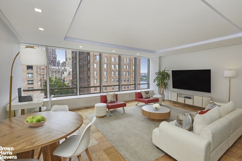 870 United Nations Plaza, Unit 8C