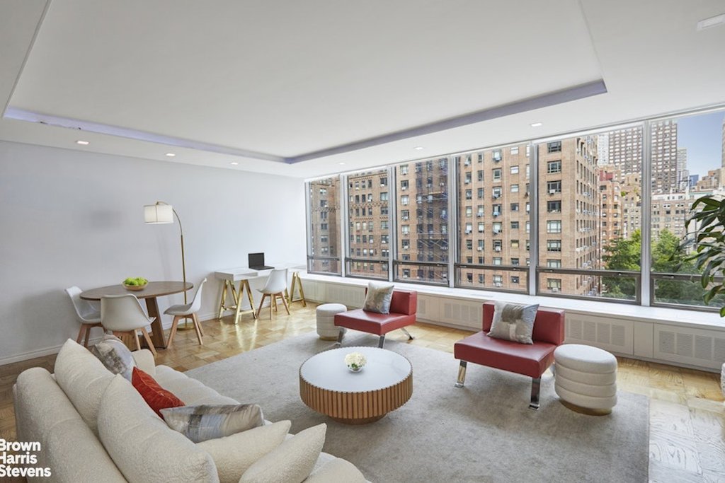 870 United Nations Plaza, Unit 8C photo 2