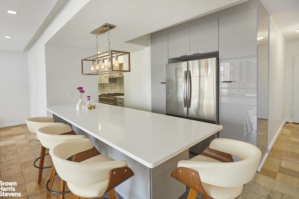 870 United Nations Plaza, Unit 8C photo 3