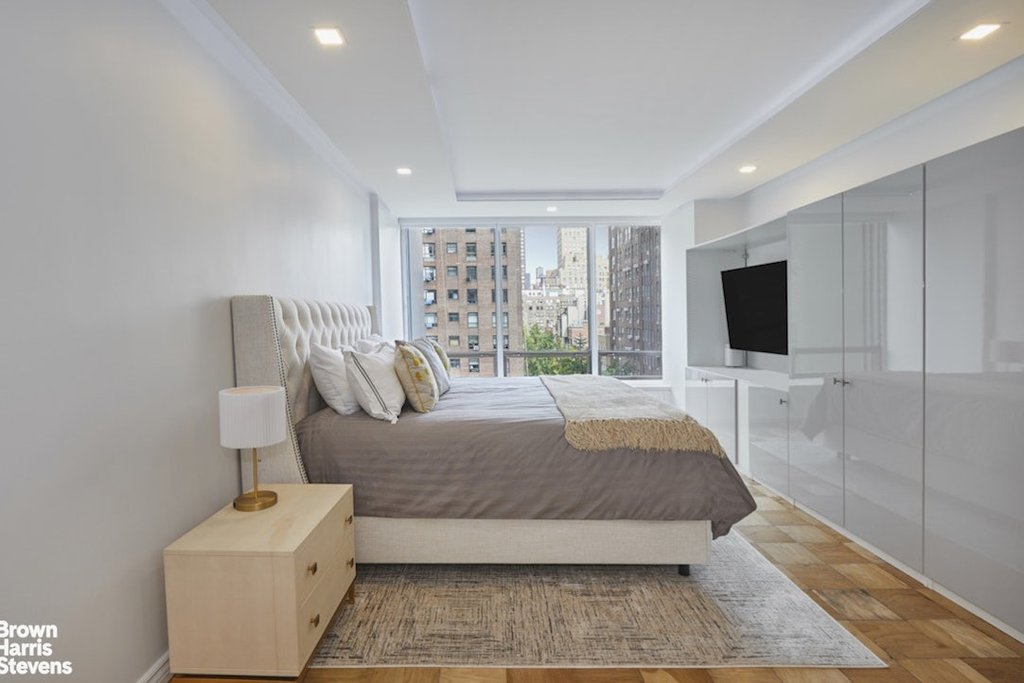 870 United Nations Plaza, Unit 8C photo 6