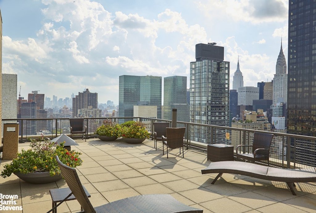 870 United Nations Plaza, Unit 8C photo 14