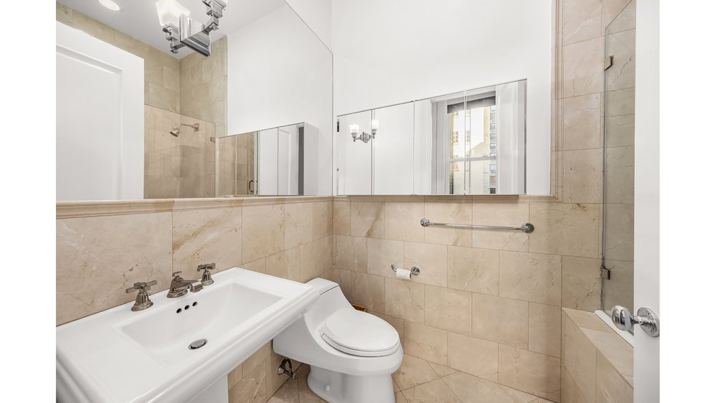 18 East 62nd Street – For Sale photo 18
