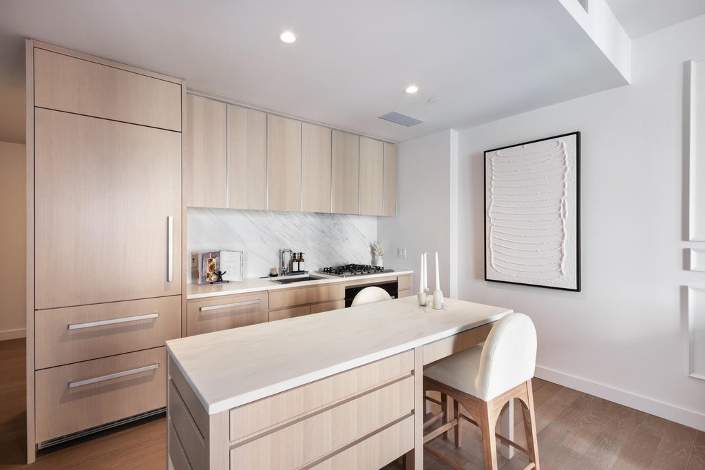 500 West 45th Street, Unit 621 photo 2