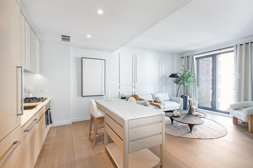 500 West 45th Street, Unit 621 photo 3