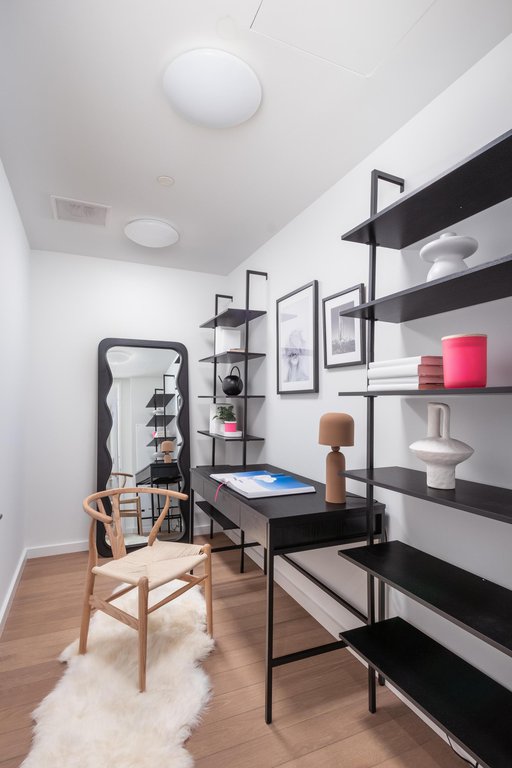 500 West 45th Street, Unit 621 photo 4