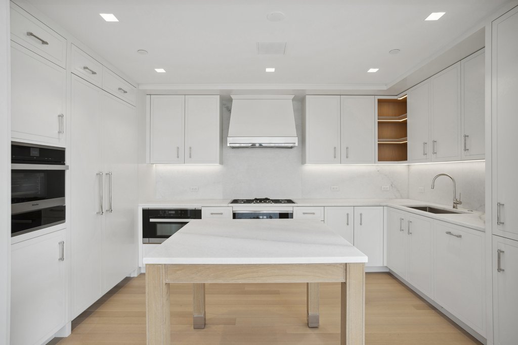 200 East 83rd Street, Unit 15C photo 3