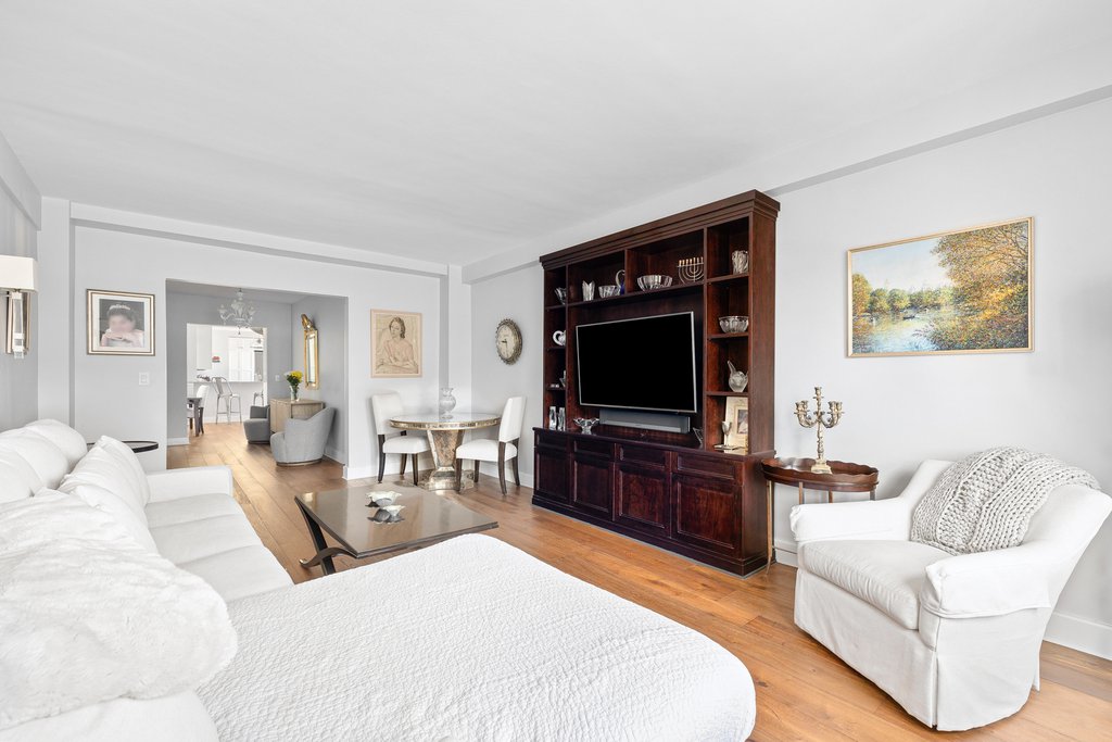 755 West End Avenue, Unit 15C photo 3