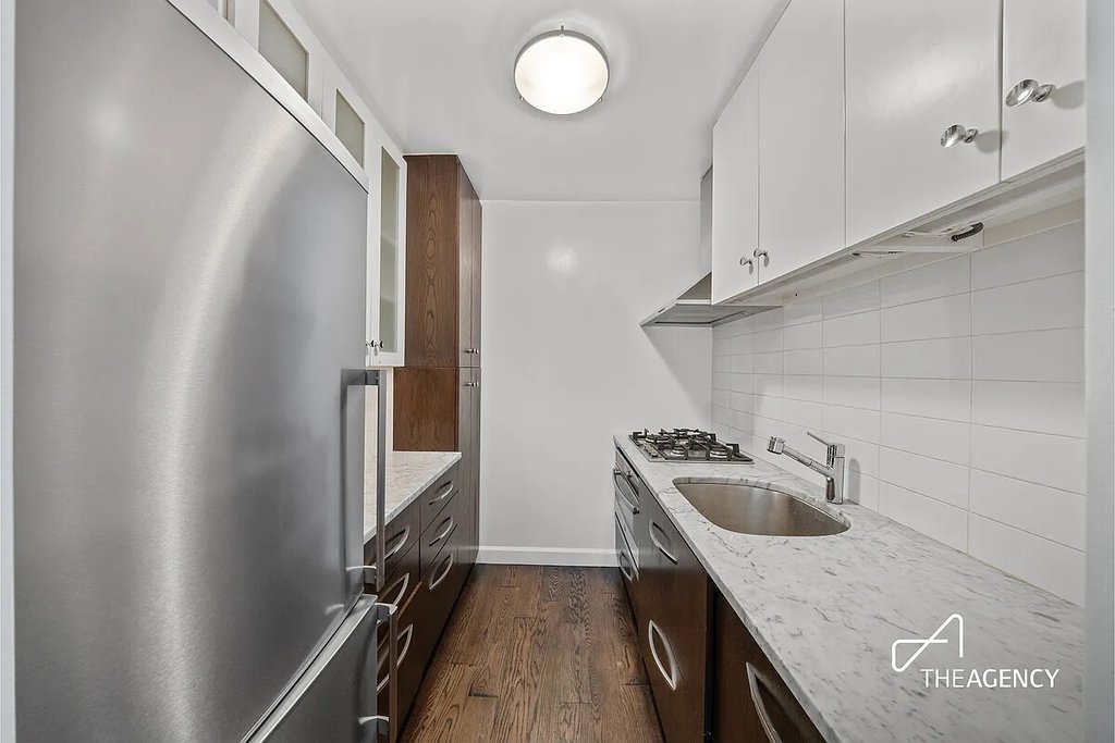 60 Sutton Place South, Unit 2FN photo 2