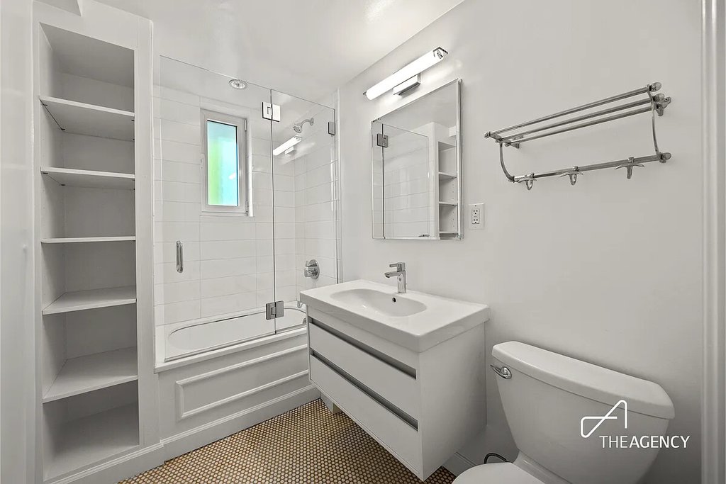 60 Sutton Place South, Unit 2FN photo 4