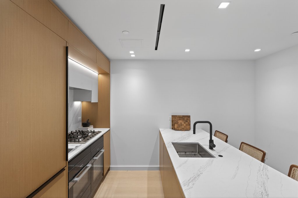 609 Second Avenue, Unit 1001 photo 4