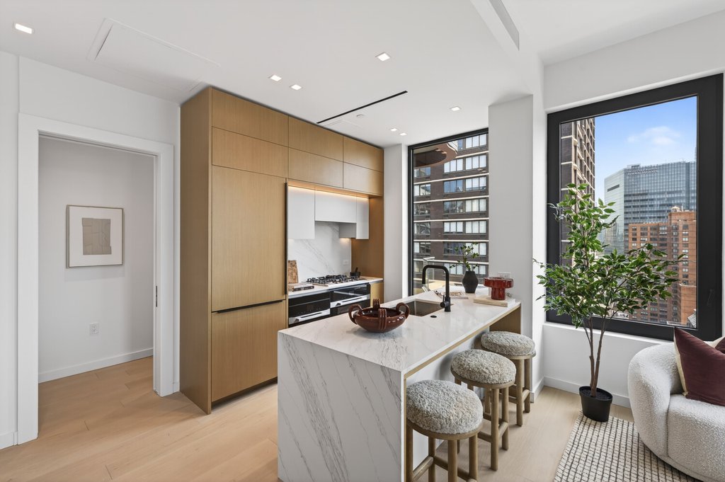 609 Second Avenue, Unit PH3 photo 4